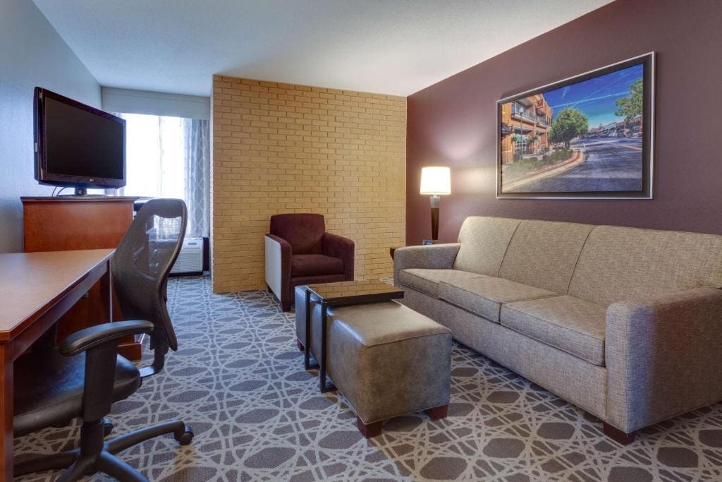 Queen Suite room - Image 2
