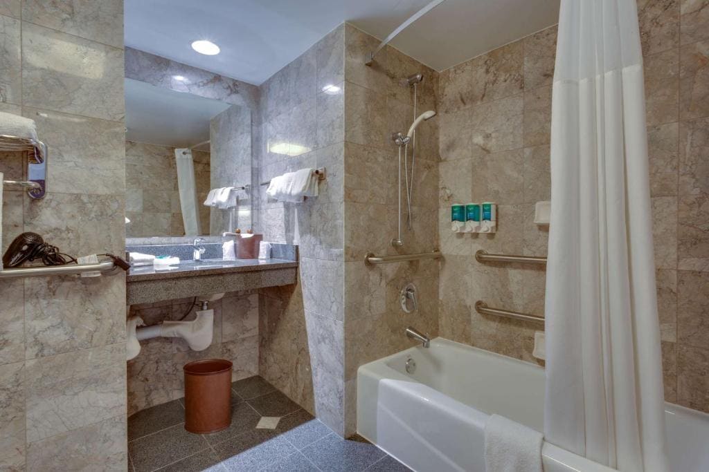 King Suite with Sofa Bed - Accessible, Tub room - Image 1