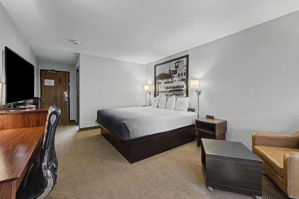 Queen Room - Mobility Access/Non-Smoking room - Image 1