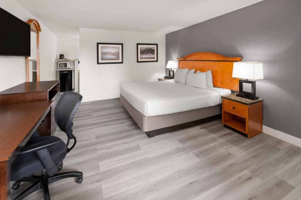 King Room - Non-Smoking room - Image 3