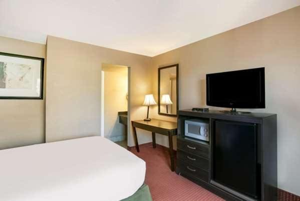 Standard Double Room room - Image 3