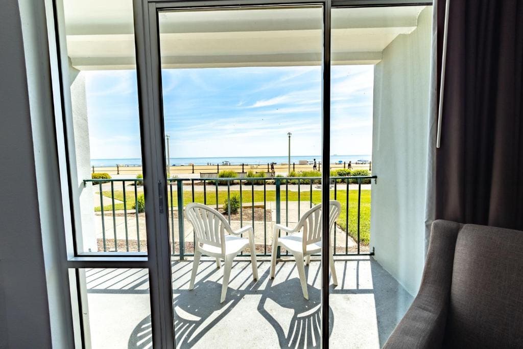 Double Room with Two Double Beds - Non-Smoking/Ground Floor room - Image 1