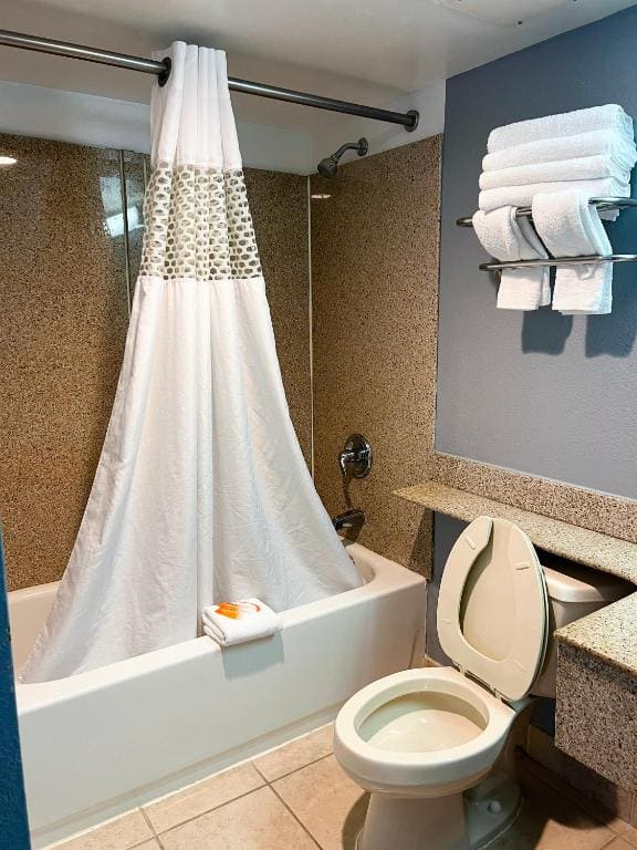 Double Room with Two Double Beds - Non-Smoking room - Image 3