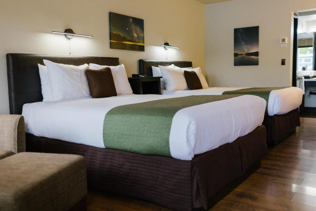 Queen Room with Two Queen Beds - Non-Smoking room - Image 1