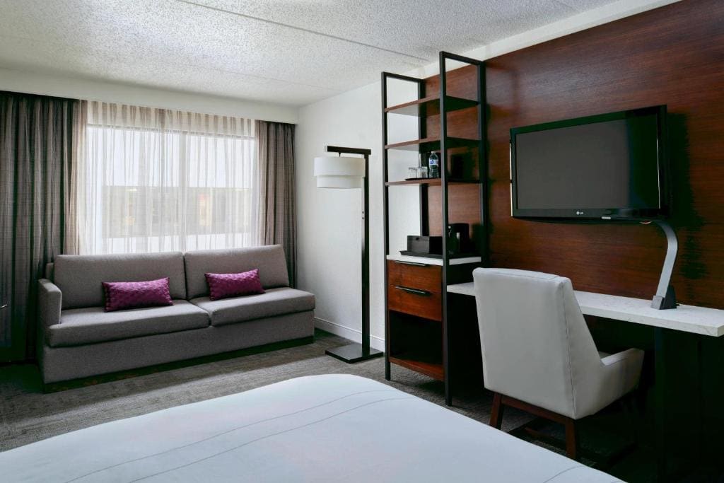 Queen Guest Room room - Image 1