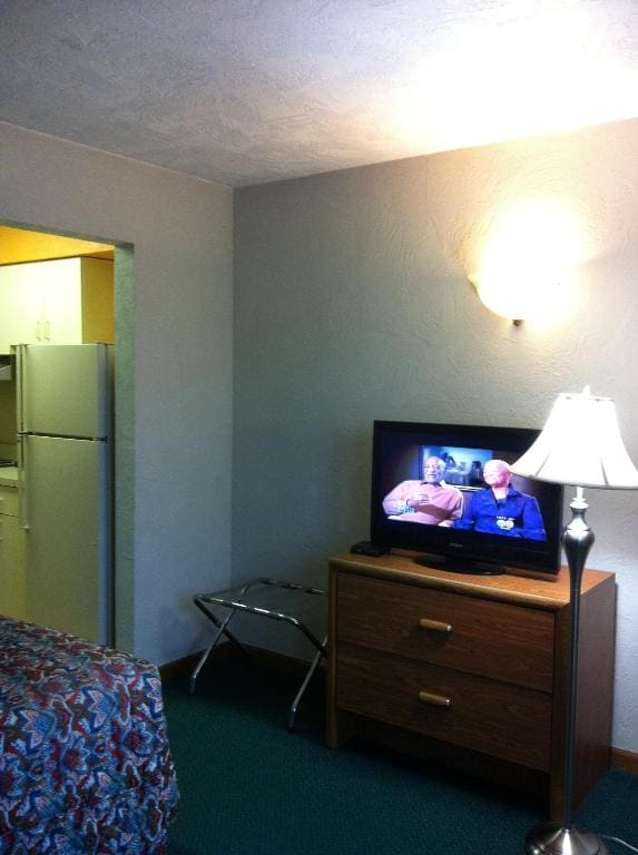 Twin Room with Two Twin Beds room - Image 3
