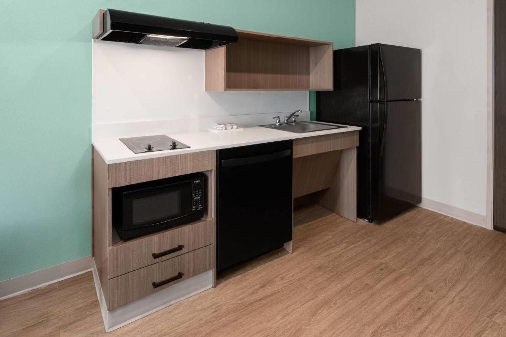 Queen Room with Bathtub with Grab Bars - Mobility Accessible/Non-Smoking room - Image 1
