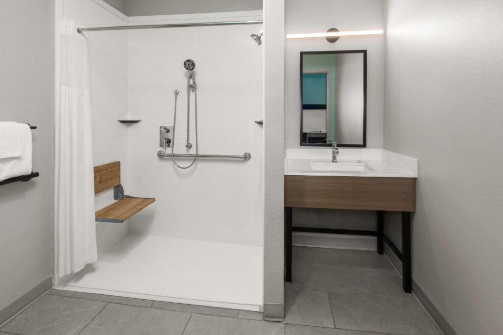 Queen Room with Two Queen Beds, Mobility Access and Bathtub with Grab Bars, Non-Smoking room - Image 1