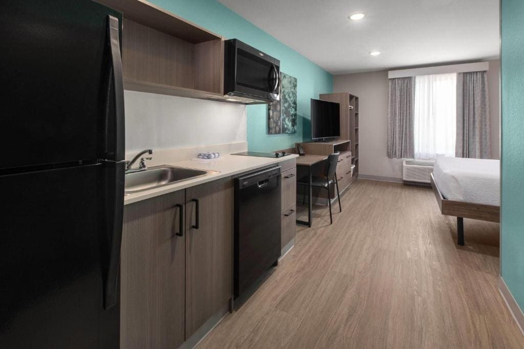 Queen Suite - Non-Smoking room - Image 3