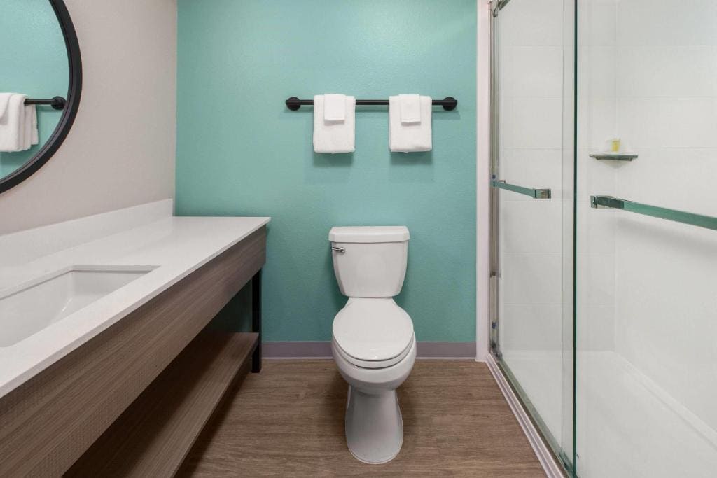 Queen Suite - Non-Smoking room - Image 1