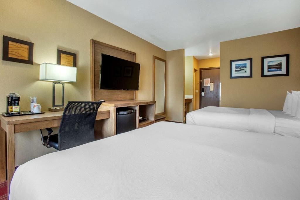 Queen Suite with Balcony and Wet Bar - Non-Smoking room - Image 1