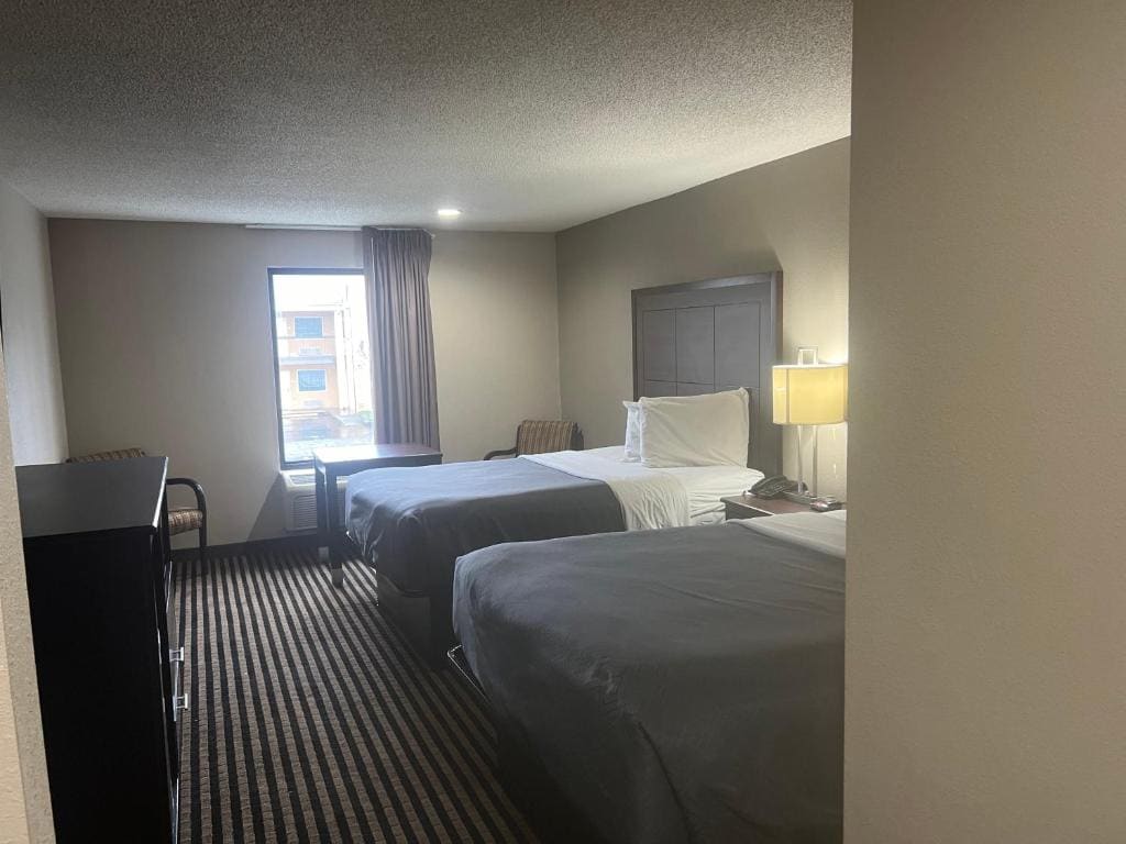 Queen Room - Non-Smoking room - Image 2