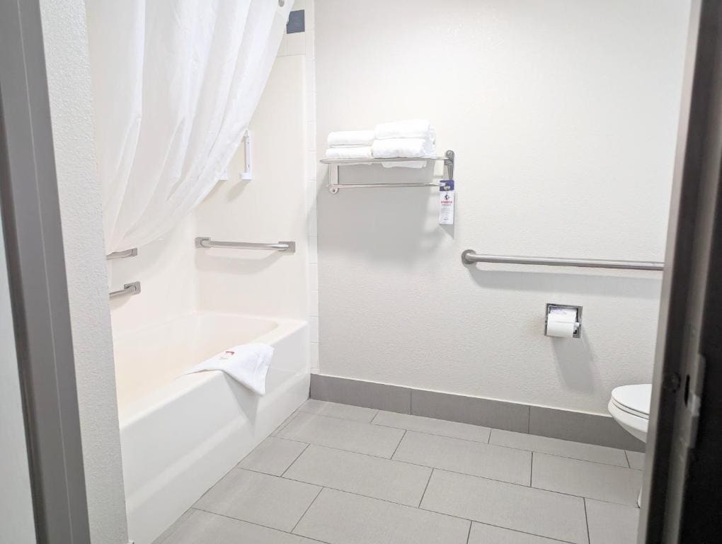 Accesible Queen Studio Suite with Two Queen Beds and Bathtub with Grab Bars, Non-Smoking room - Image 1