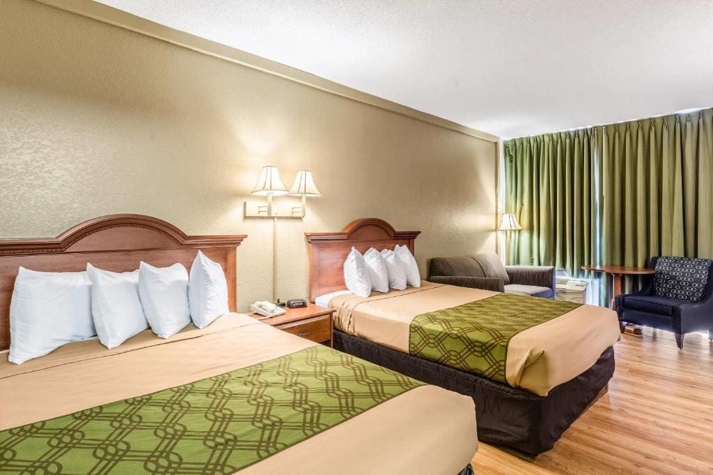 Queen Room with Two Queen Beds room - Image 3