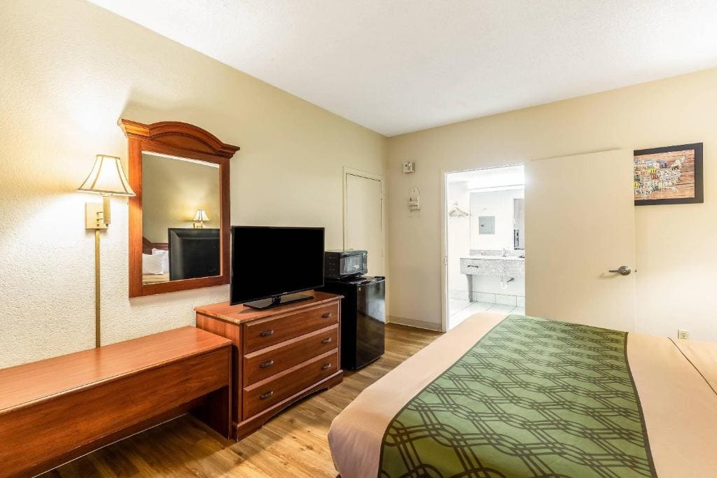 King Room - Accessible/Non-Smoking room - Image 2