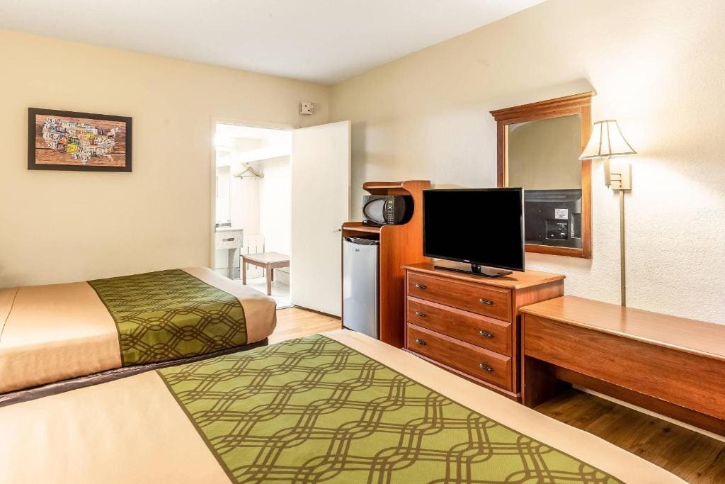 Queen Room with Two Queen Beds - Accessible/Non-Smoking room - Image 1