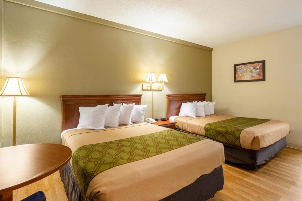 Queen Room with Two Queen Beds - Accessible/Non-Smoking room - Image 3