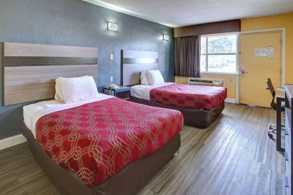 Double Room with Two Double Beds - Smoking room - Image 3