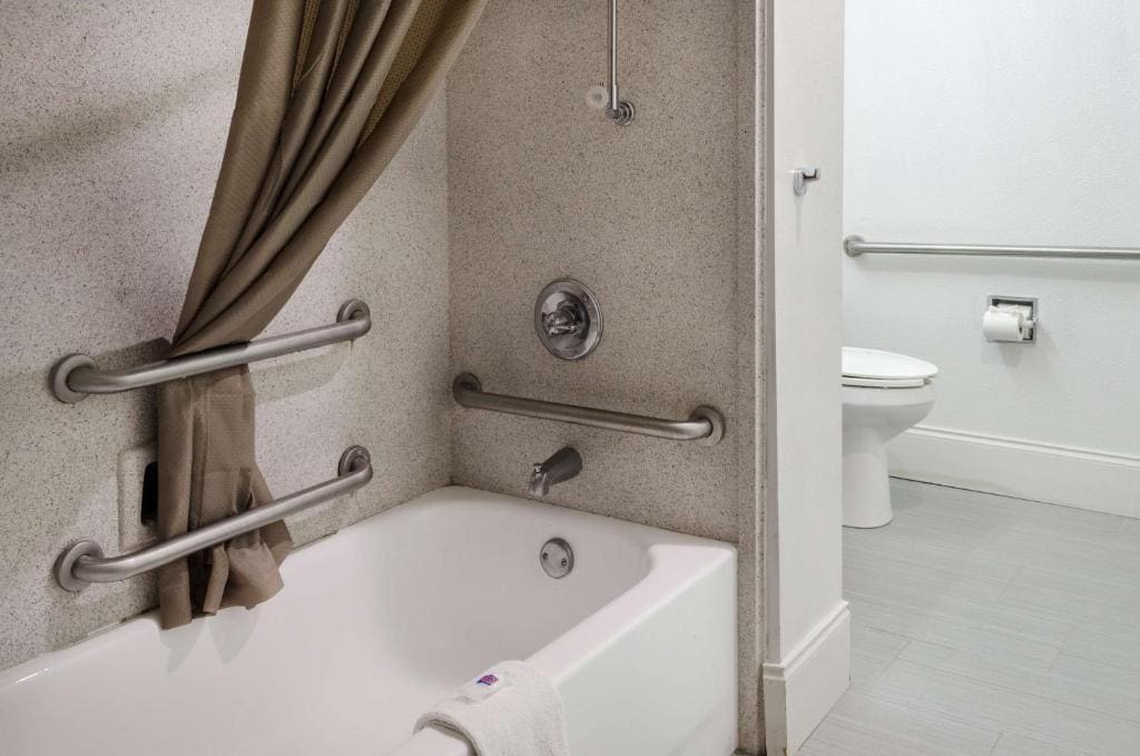 Deluxe King Room - Non-Smoking room - Image 3