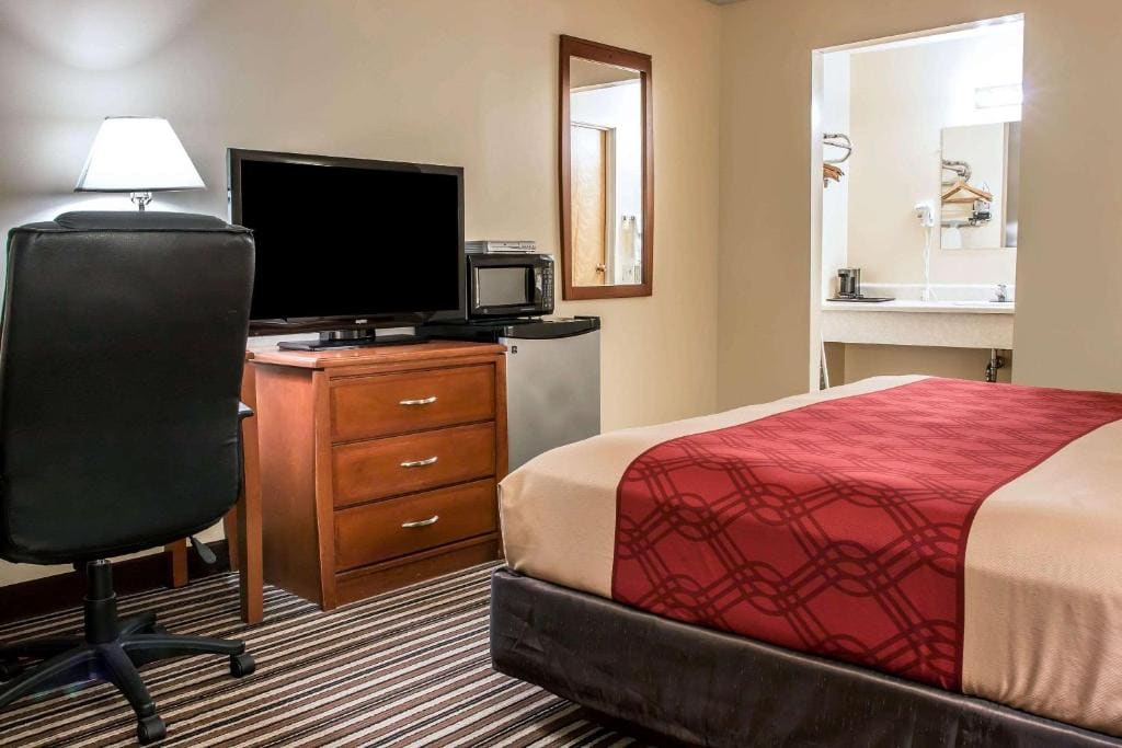 King Room - Non-Smoking room - Image 2