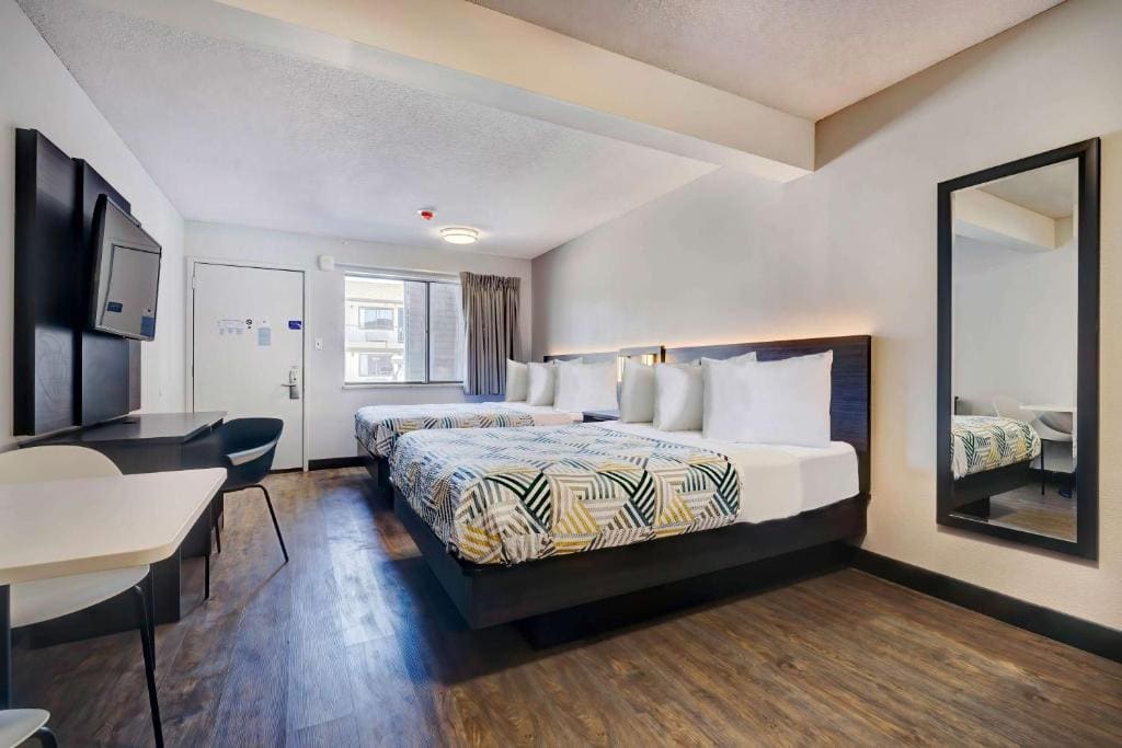 King Room - Non-Smoking room - Image 2