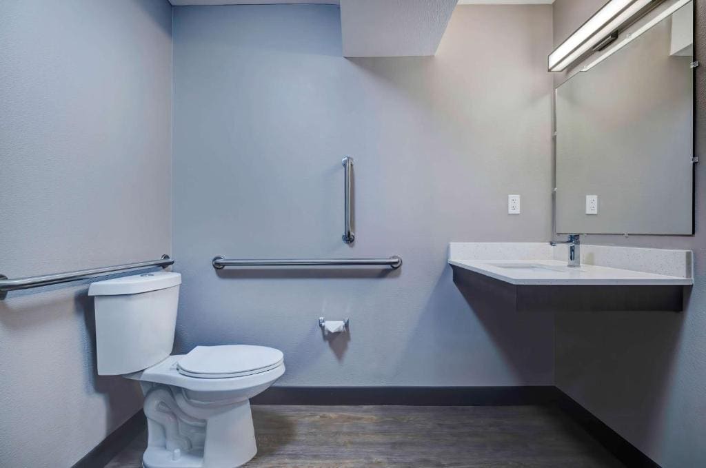 Queen Room with Two Queen Beds - Disability Access - Roll In Shower room - Image 1