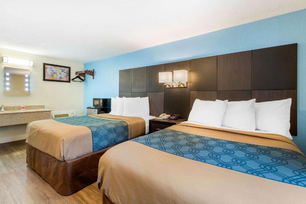 Non-Smoking Deluxe Double Room room - Image 1