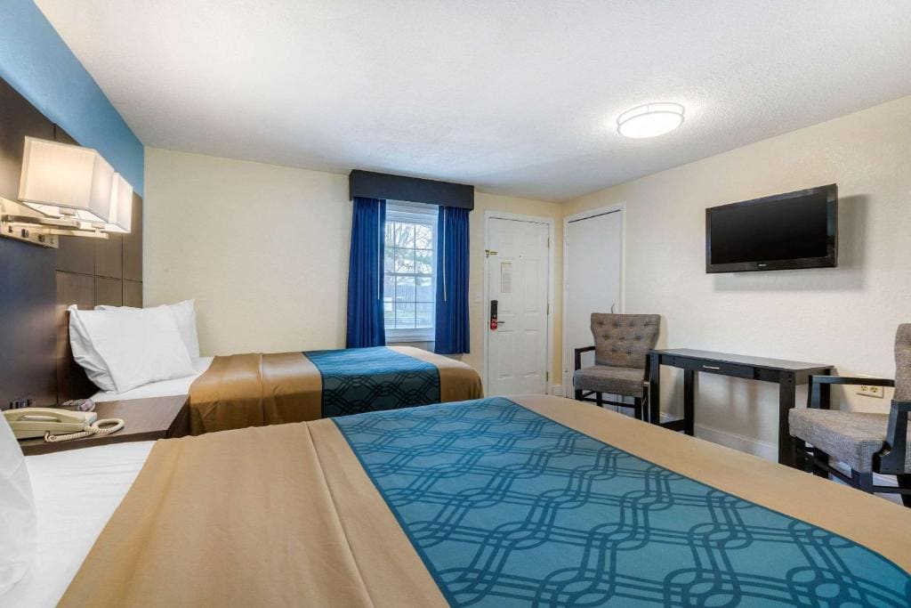Non-Smoking Deluxe Double Room room - Image 3