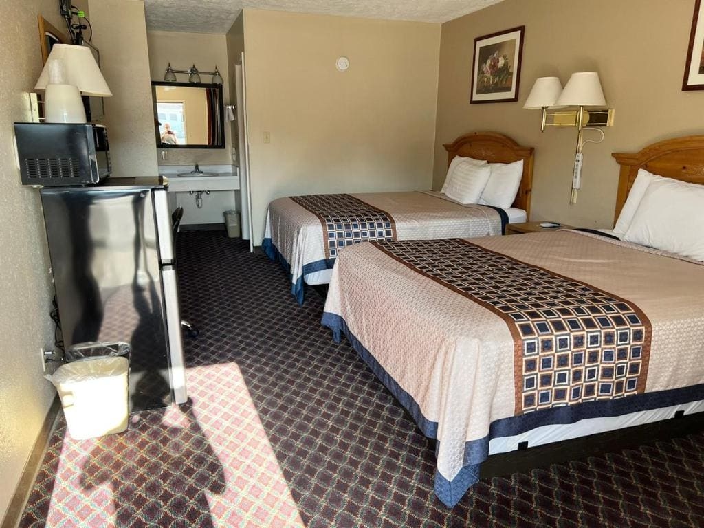 Queen Room with Two Queen Beds room - Image 1