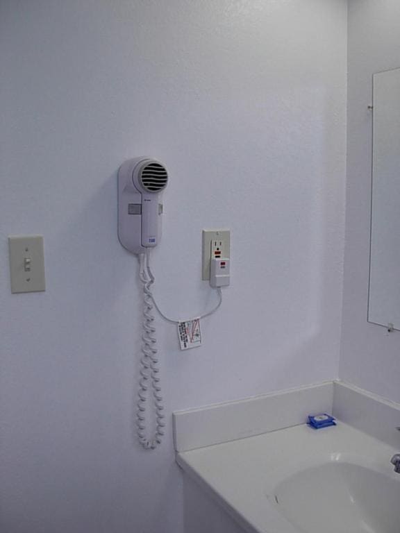 Queen Room - Non-Smoking room - Image 2