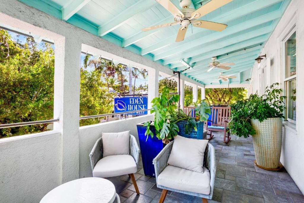 Porch Swing Island Room room - Image 3
