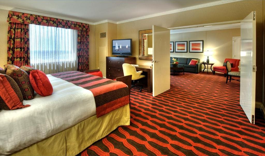 Monarch Suite room - Image 1