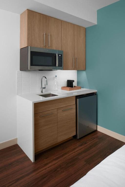 Standard King Room room - Image 1