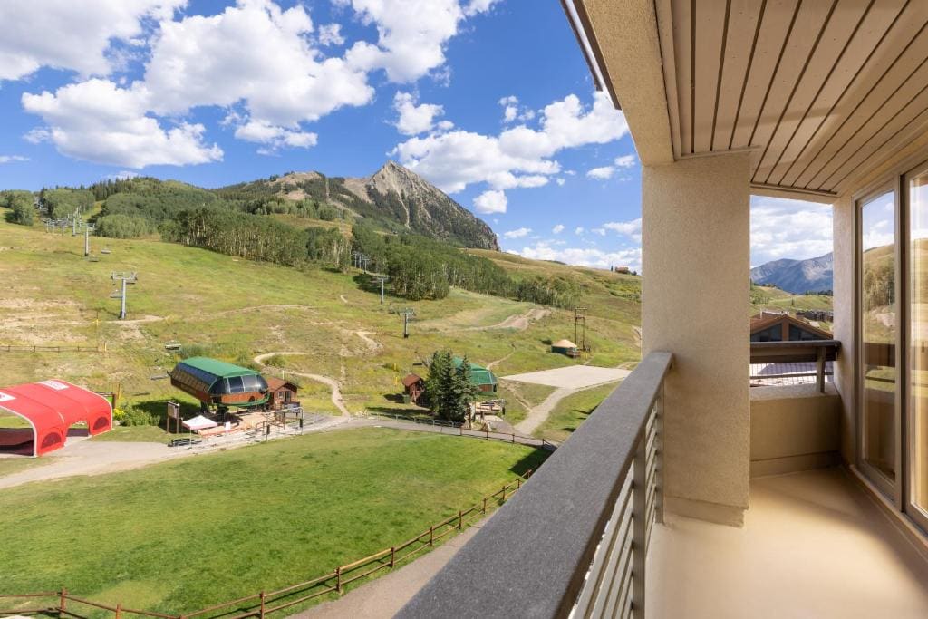 Slopeside View One Bedroom Suite room - Image 1