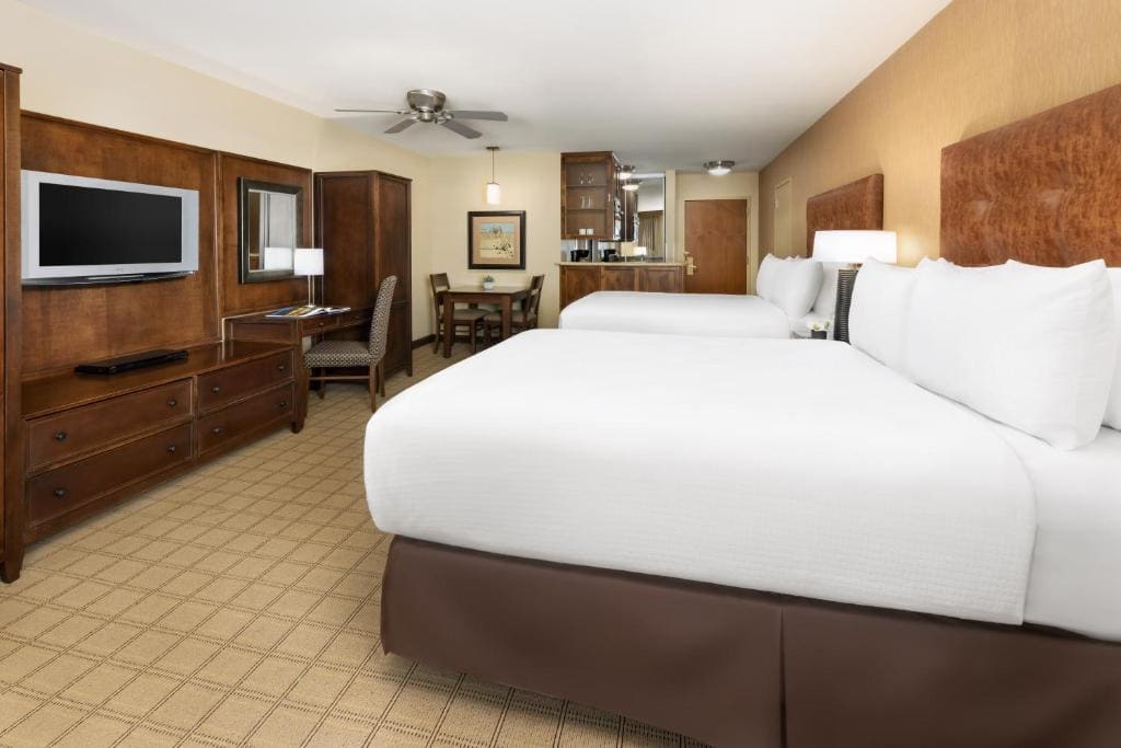 Standard Double queen room - Image 2