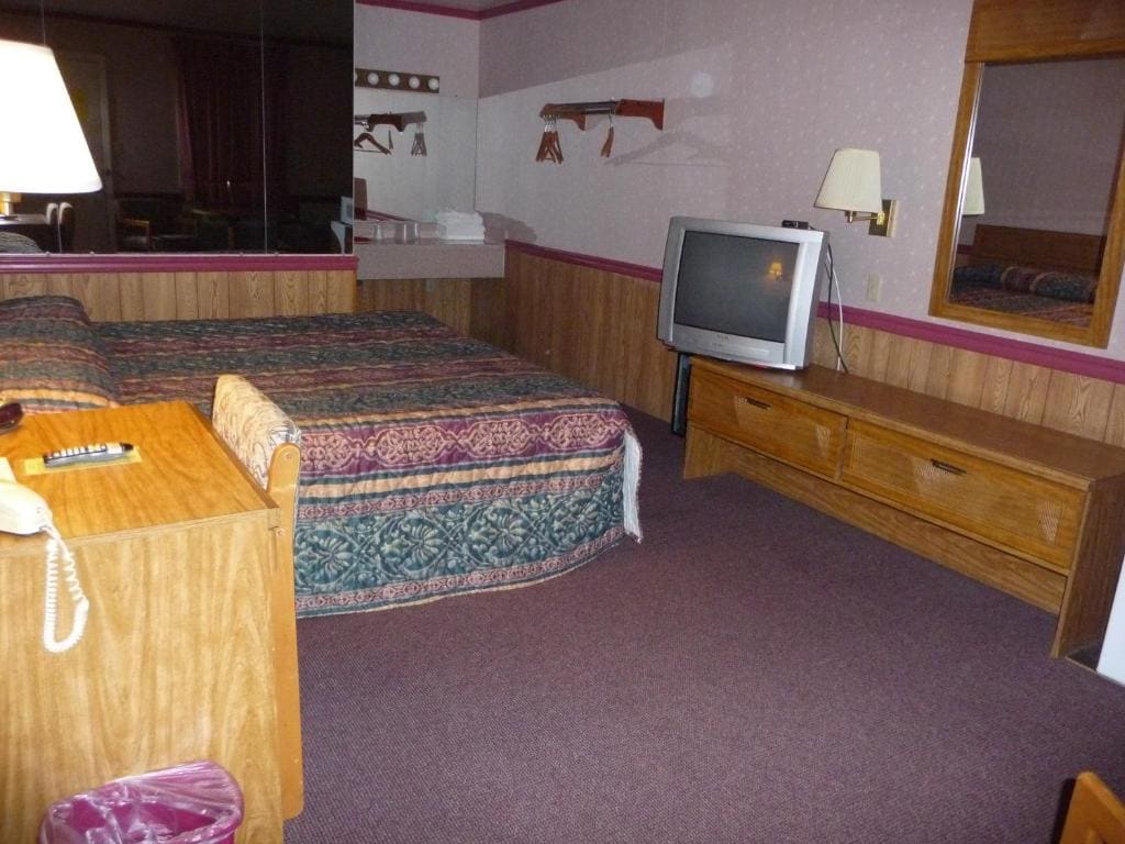 Double Room with Two Double Beds room - Image 2