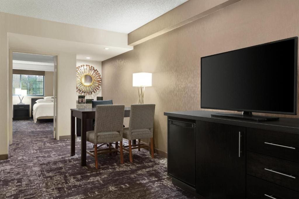 Queen Suite with Two Queen Beds - Mobility and Hearing Access room - Image 3