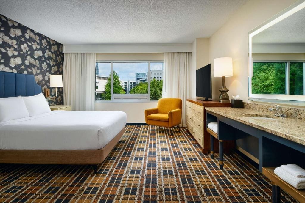 Two Queen Bed Suite - Mobility Accessible Tub room - Image 2