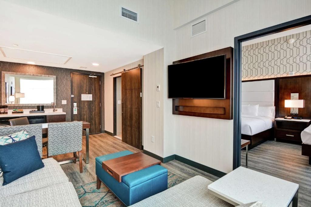 Room room - Image 1
