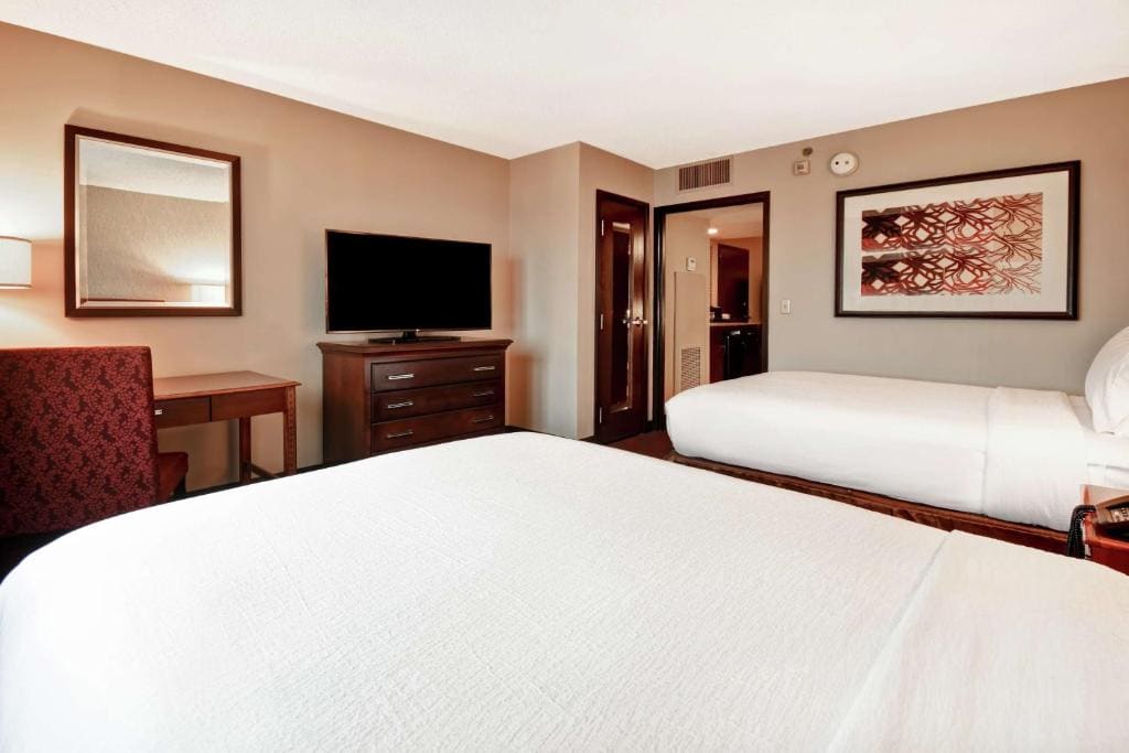 Double Suite with Two Double Beds - Non-Smoking room - Image 1