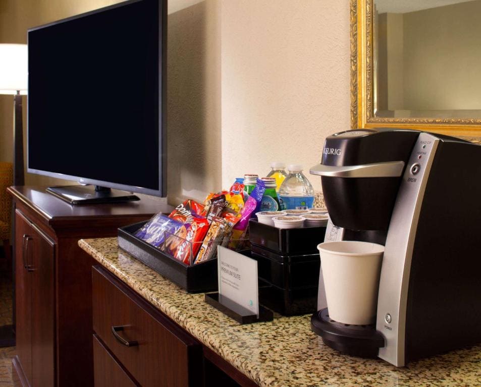 One-Bedroom Premium King Suite room - Image 1