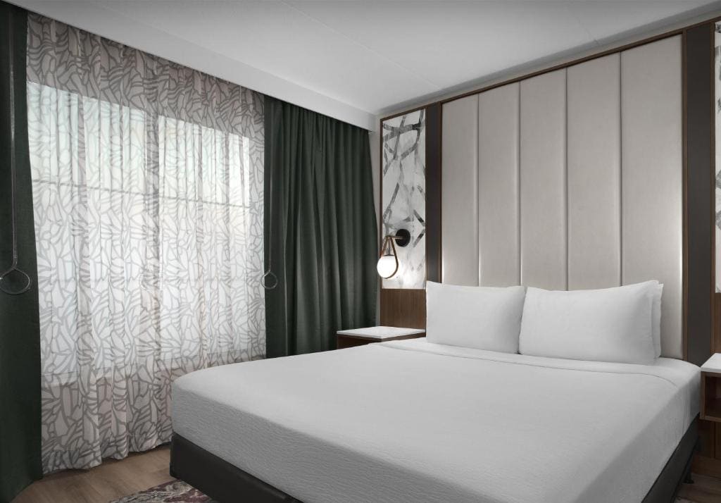 One-Bedroom King Suite - Non-Smoking room - Image 1