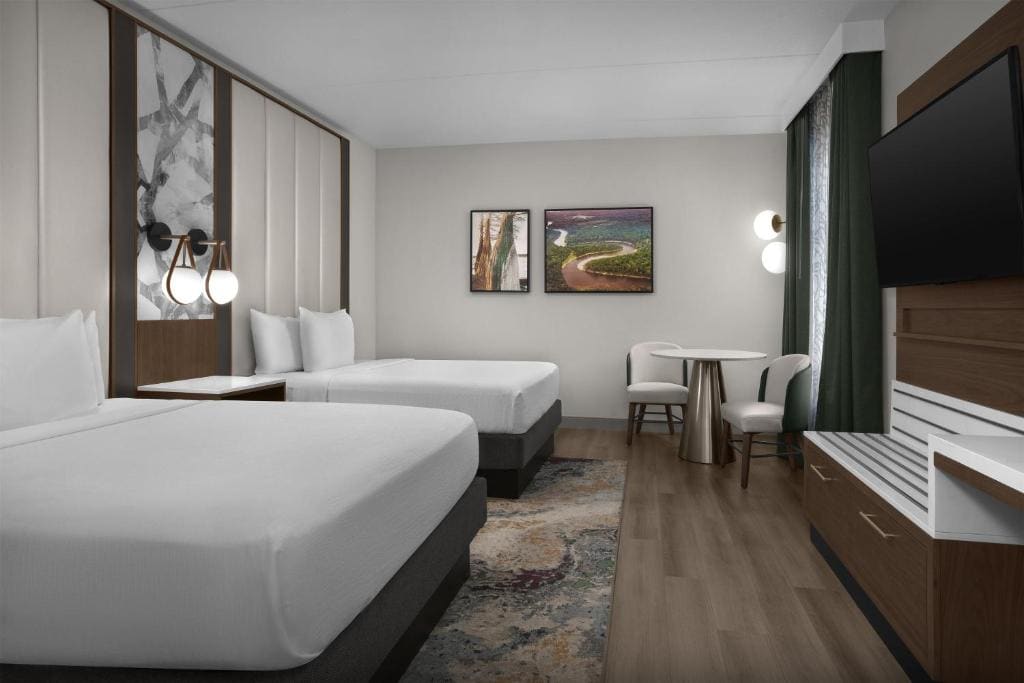 Suite Two Queen Beds room - Image 3