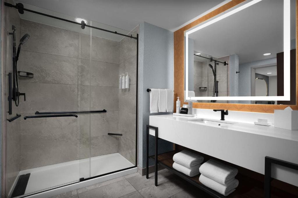 King Two-Room Suite with Roll-In Shower - Mobility Access/Hearing Access room - Image 1