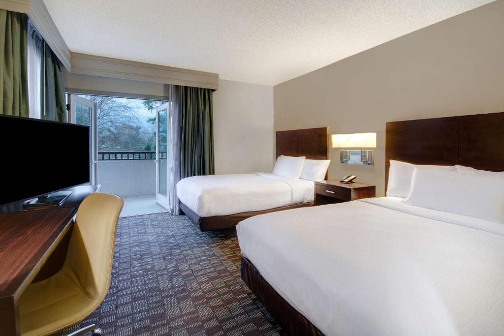 Double Room with Two Double Beds - South Wing room - Image 1