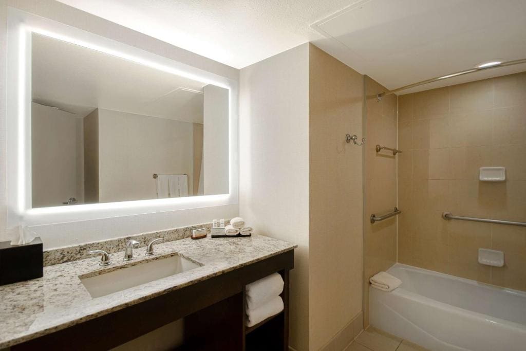 Business King Room room - Image 2