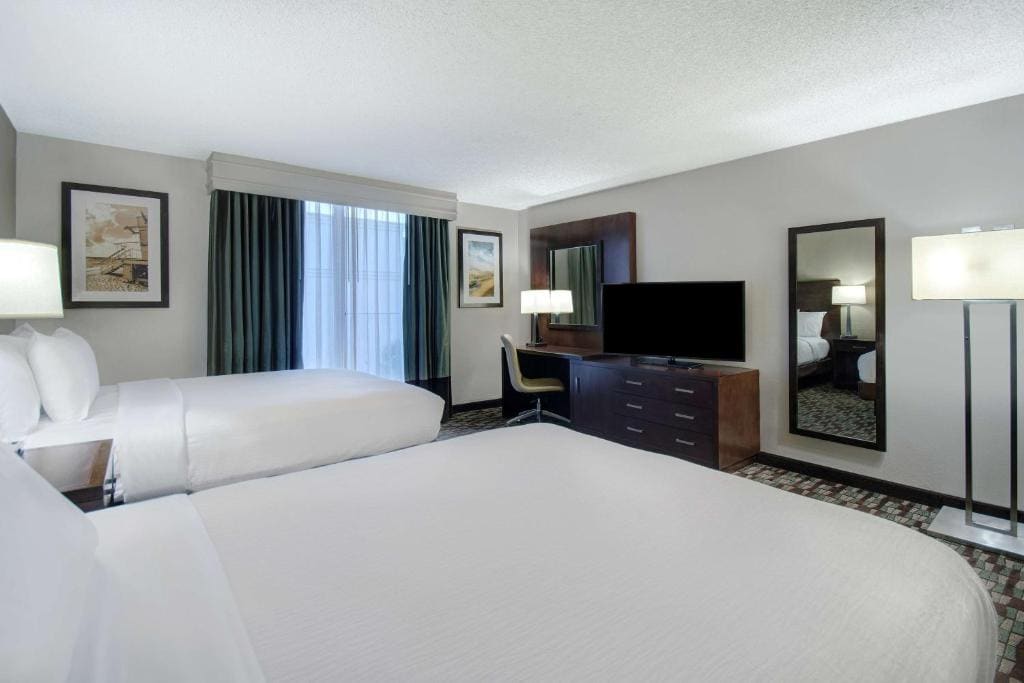 Two-Bedroom Queen Suite with Two Queen Beds room - Image 1