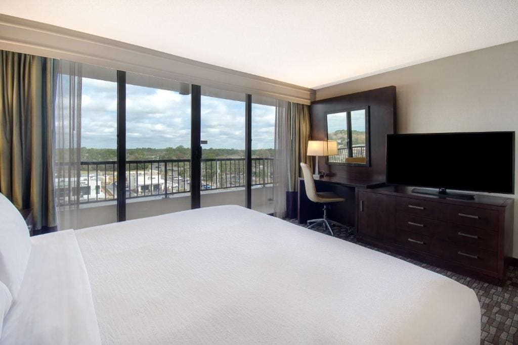 King Room with Balcony - Non-Smoking room - Image 1