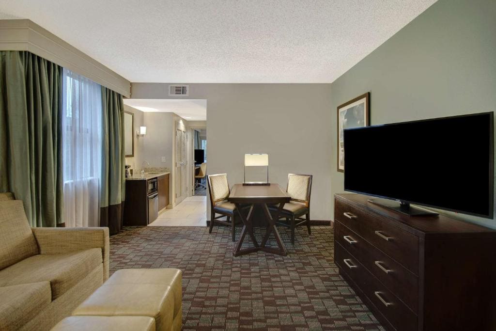 Double Room with Two Double Beds - South Wing room - Image 3