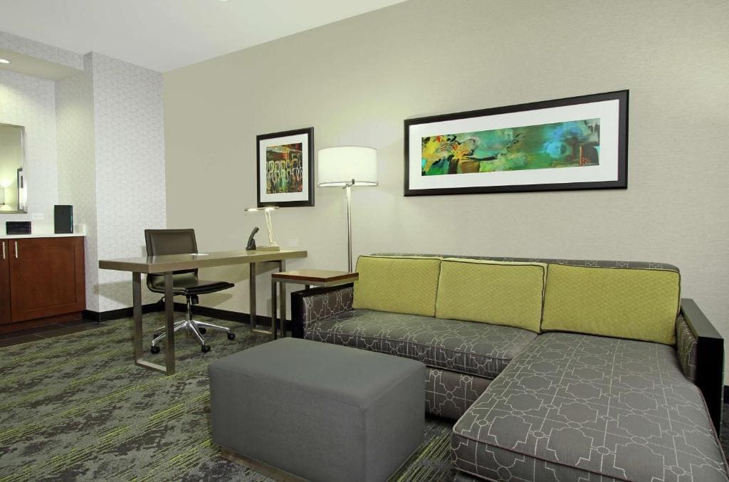 One-Bedroom King Suite with River View room - Image 3